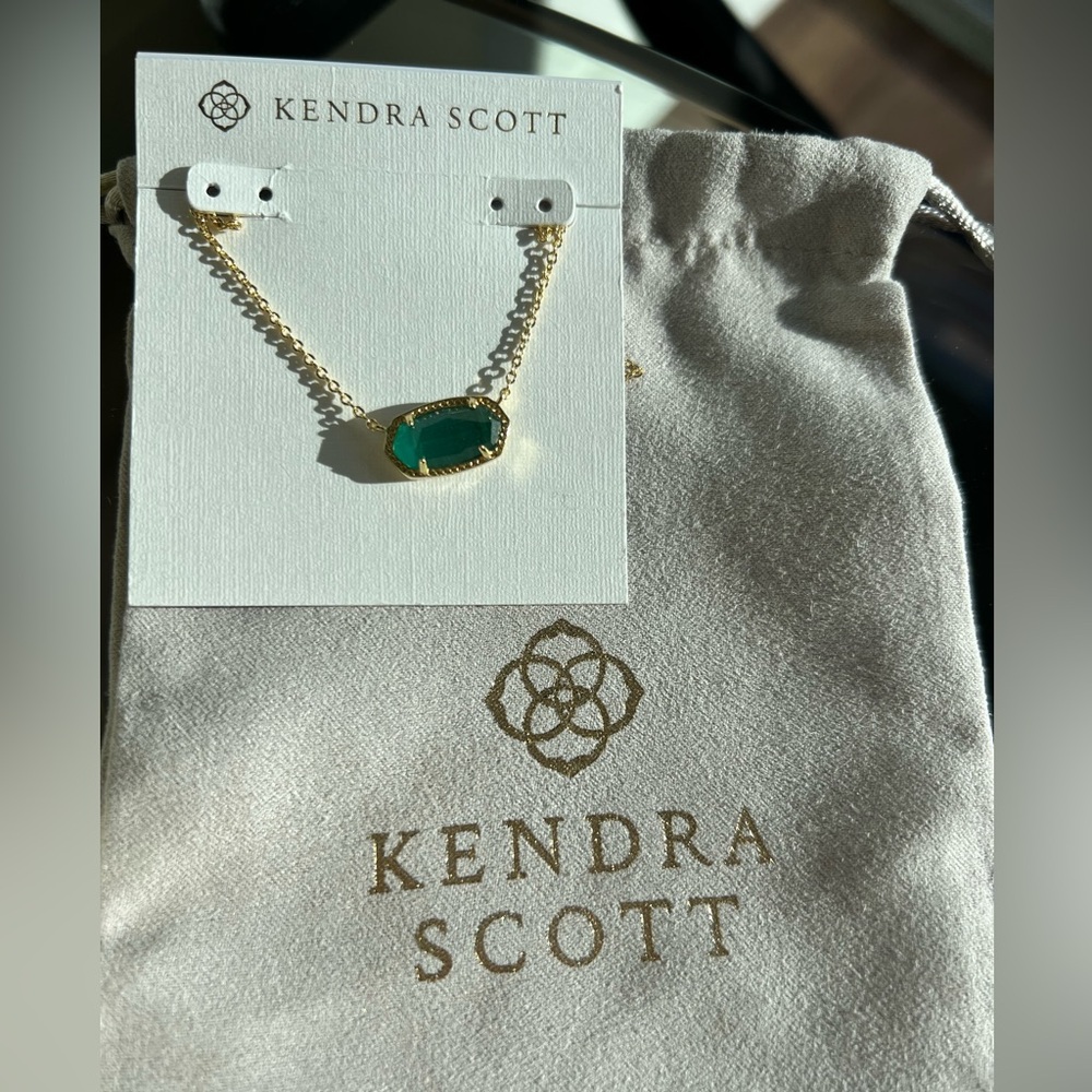 Kendra Scott Elisa Gold Pendant Necklace in Emerald Cat’s Eye (Brand New in Box)